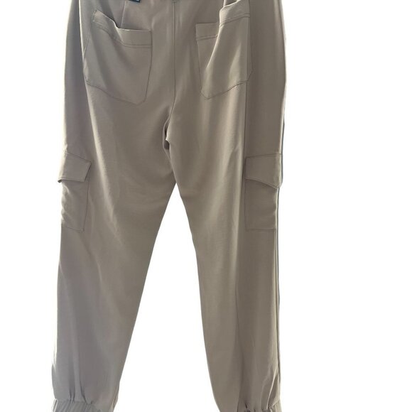 10. NWT INC Relax Fit Cargo Style Lightweight Capri - Picture 5 of 5